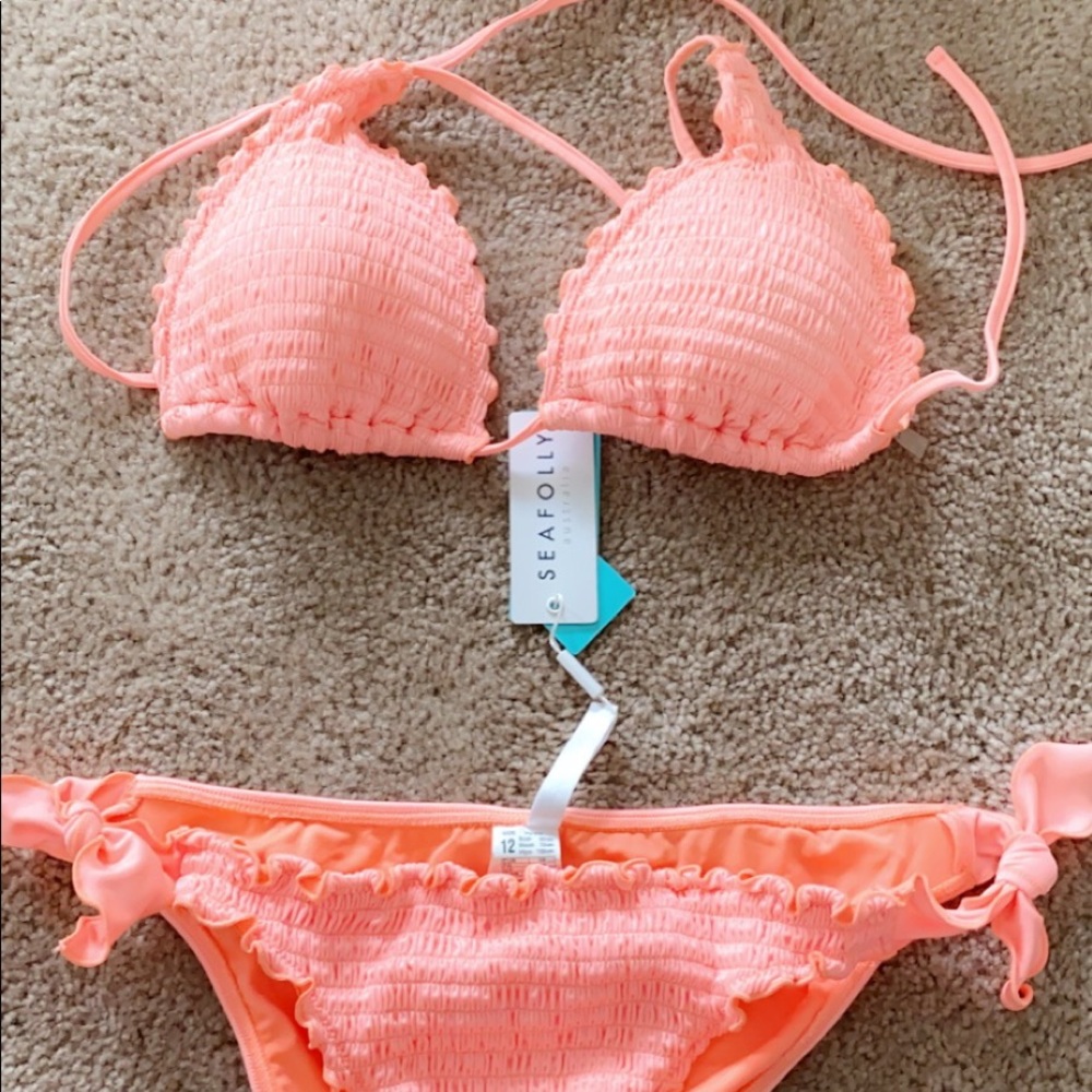 Women’s bathing suit